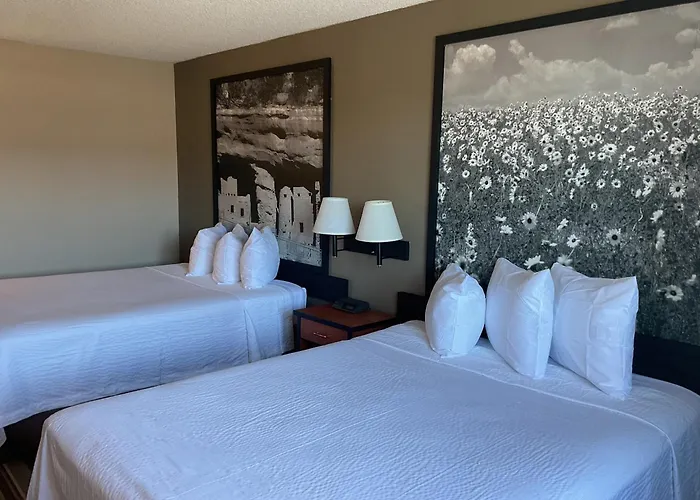 Super 8 By Wyndham Airport